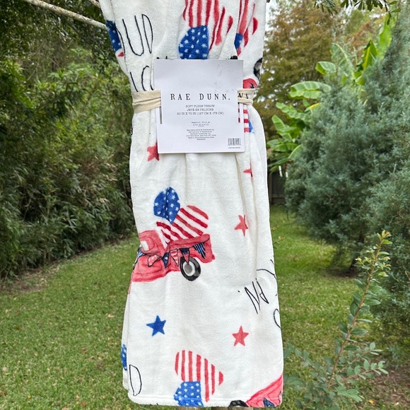 Rae Dunn “Proud American” Throw Blanket - Picture 1 of 2